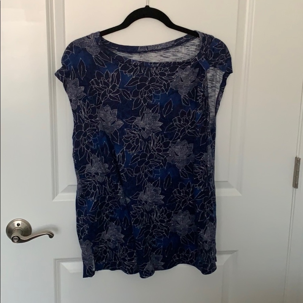 Beautiful blue floral print maternity shirt